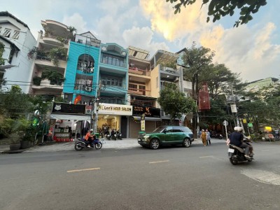 ban nha quan 2, ảnh to1